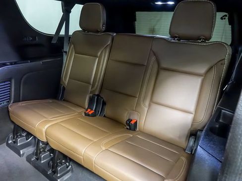 Certified 2022 Chevrolet Suburban High Country w/ Premium Package AWD/4WD image 18