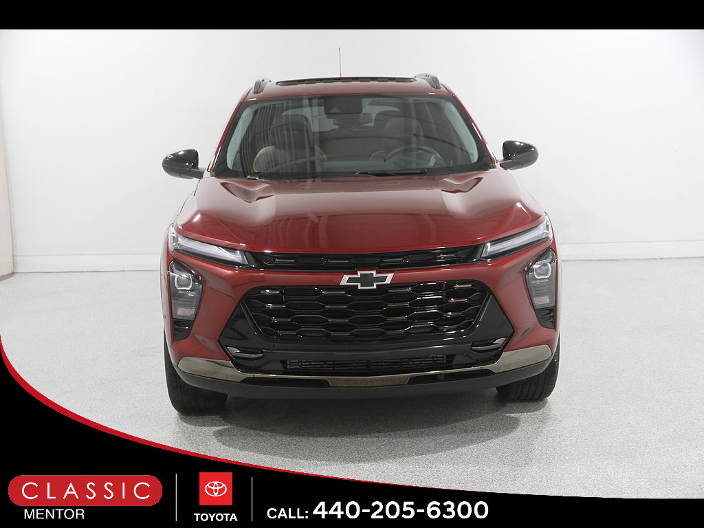 Used 2024 Chevrolet Trax ACTIV w/ Sunroof Package FWD image 2