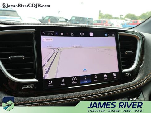 Used 2023 Chrysler Pacifica Pinnacle FWD image 33
