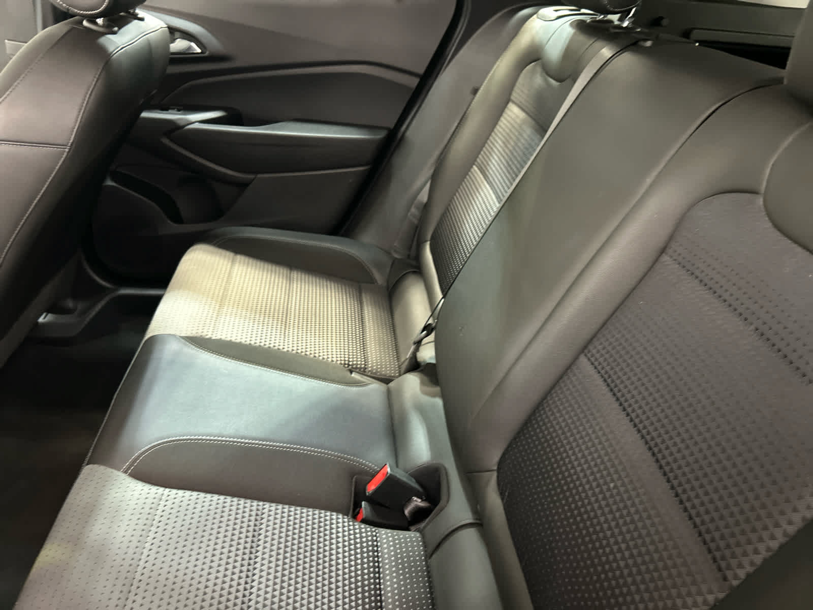 Used 2025 Chevrolet Trax LT FWD image 9