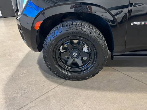 Used 2022 GMC Yukon XL AT4 image 45