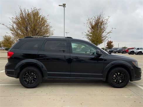 Used 2019 Dodge Journey SE image 8