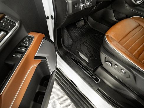 Used 2025 GMC Sierra 2500 Denali Ultimate w/ Max Trailering Package image 8