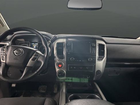 Used 2017 Nissan Titan SV image 5