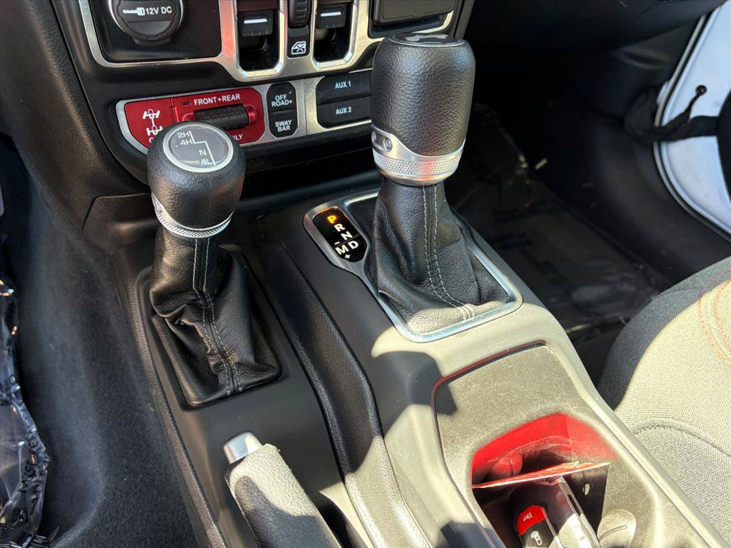 Used 2025 Jeep Wrangler Unlimited Rubicon AWD/4WD image 24