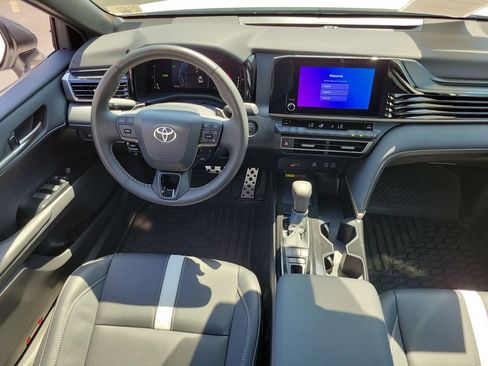 Used 2026 Toyota Camry Hybrid image 14