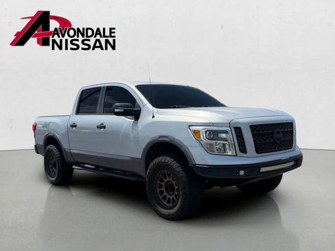 Used 2019 Nissan Titan PRO-4X AWD/4WD image 4