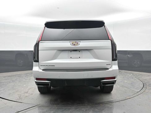 Used 2024 Cadillac Escalade Premium Luxury AWD/4WD image 11