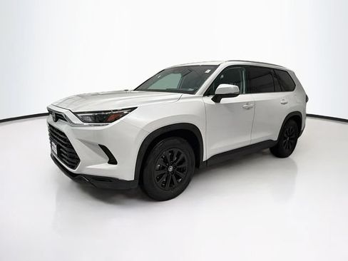 Certified 2024 Toyota Grand Highlander AWD image 3