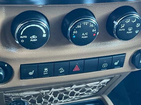 Used 2013 Jeep Wrangler Unlimited Sahara image 16