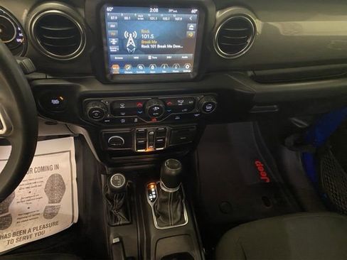 Used 2023 Jeep Wrangler Sahara image 17