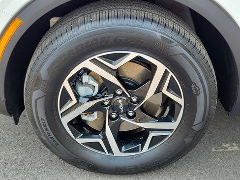 Certified 2025 Kia Sportage LX AWD/4WD image 6