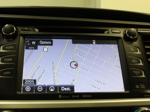 Used 2019 Toyota Highlander XLE AWD/4WD image 17