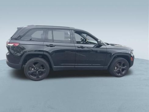 Used 2022 Jeep Grand Cherokee Altitude AWD/4WD image 10