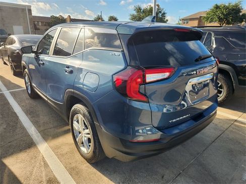 Used 2024 GMC Terrain SLE FWD image 4
