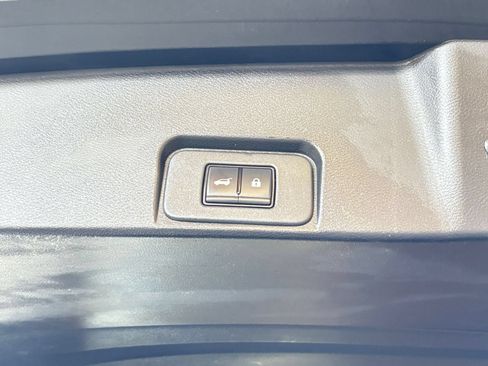 Used 2025 Nissan Rogue SV FWD image 23