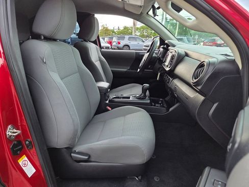 Used 2018 Toyota Tacoma SR RWD image 15