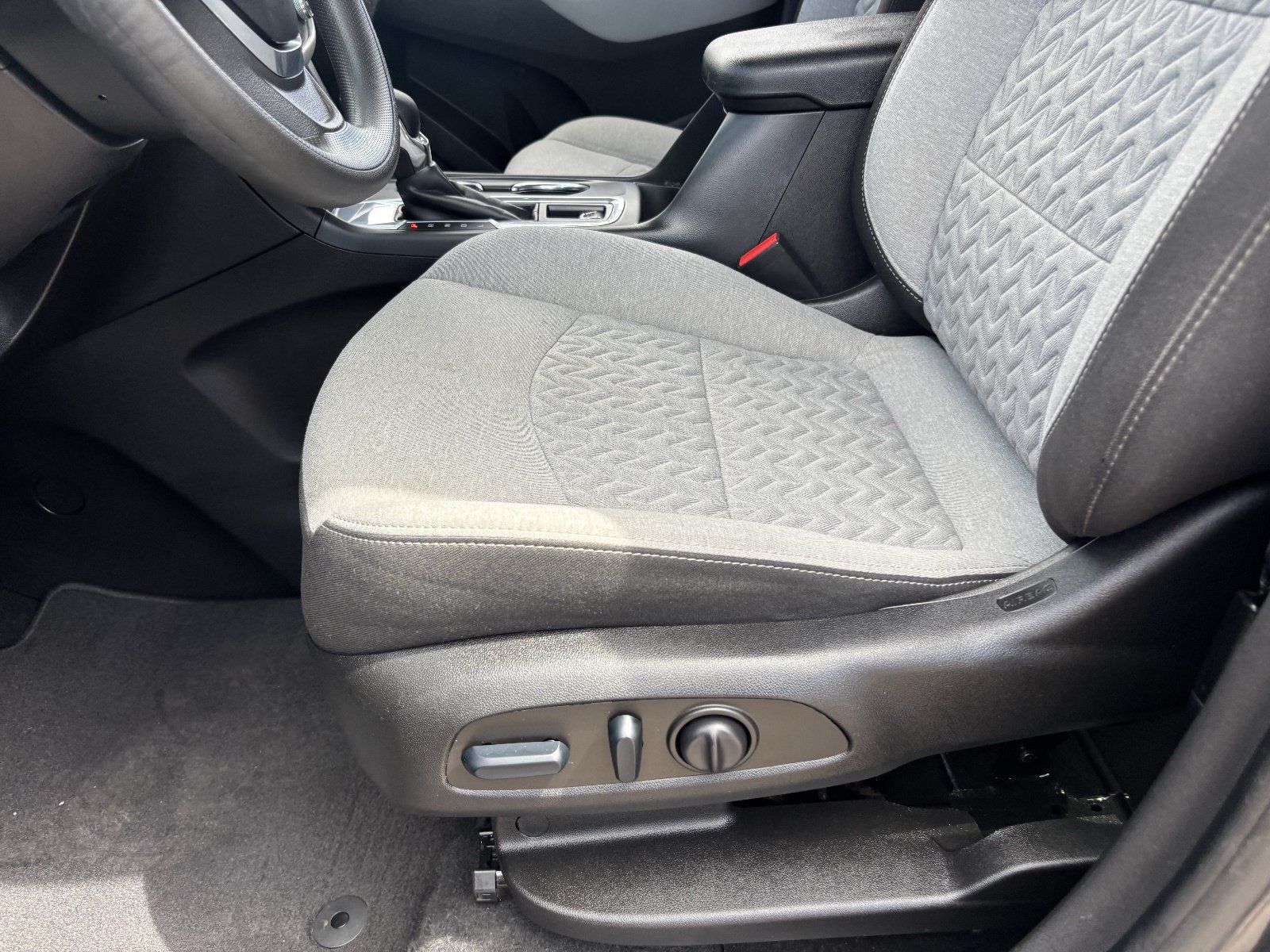 Used 2022 Chevrolet Equinox LS w/ LS Convenience Package FWD image 21