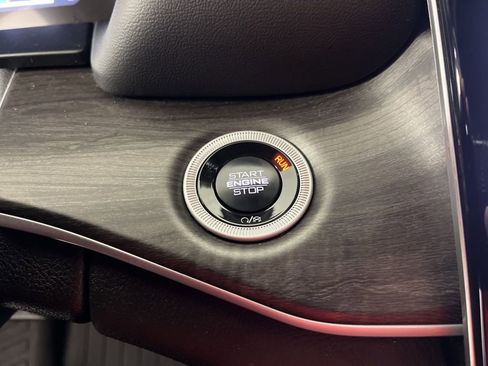 Used 2024 Jeep Grand Cherokee Limited w/ Black Appearance Package image 35