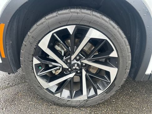 Used 2023 Mitsubishi Outlander 4WD Plug-In Hybrid image 8