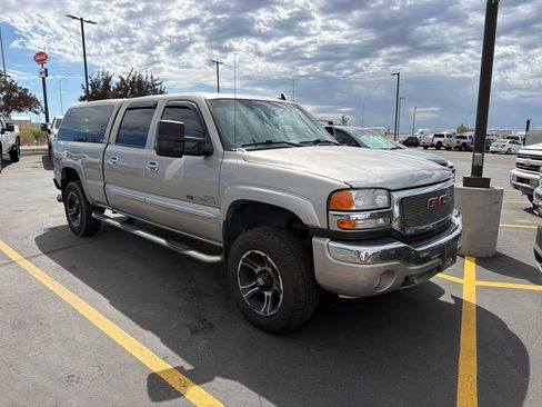 Used 2006 GMC Sierra 2500 W/T w/ Skid Plate Package AWD/4WD image 1