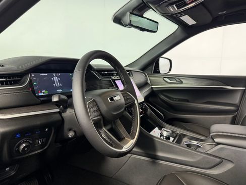 Used 2025 Jeep Grand Cherokee Limited 4xe image 22