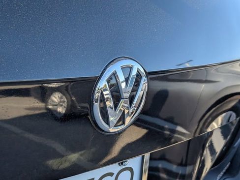 Used 2018 Volkswagen Tiguan S image 9