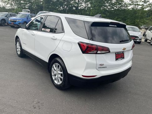 Used 2023 Chevrolet Equinox LS w/ LS Convenience Package AWD/4WD image 3
