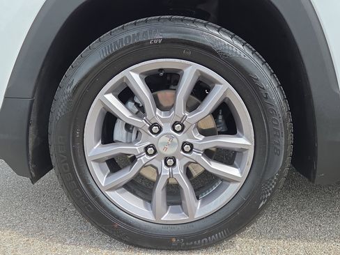 Used 2024 GMC Terrain SLT image 9