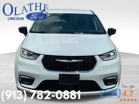 Used 2024 Chrysler Pacifica Touring-L FWD image 8