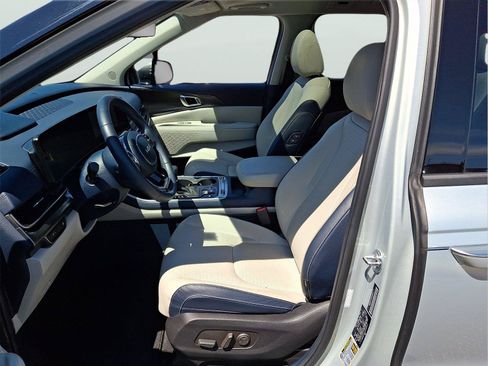 Used 2025 Kia Carnival SX Prestige FWD image 12