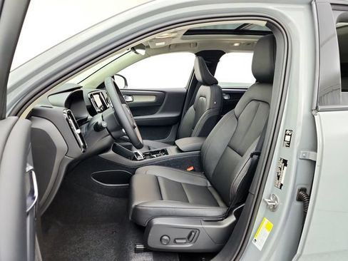 New 2026 Volvo XC40 B5 Plus w/ Protection Package Premier AWD/4WD image 17