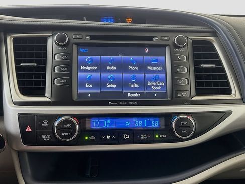 Used 2018 Toyota Highlander XLE AWD/4WD image 16