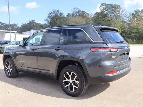 New 2025 Jeep Grand Cherokee Limited image 4