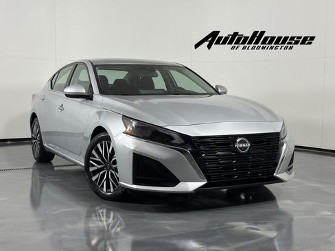 Used 2023 Nissan Altima 2.5 SV w/ SV Premium Package FWD image 1