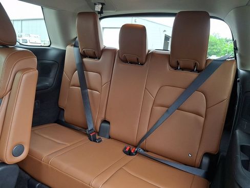 Used 2024 Nissan Pathfinder Platinum AWD/4WD image 11
