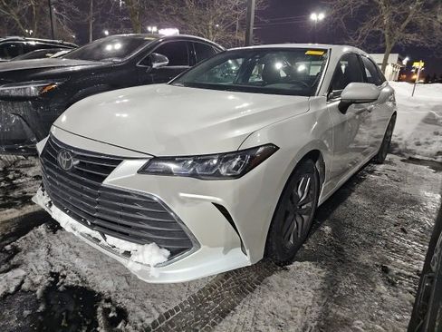 Used 2022 Toyota Avalon XLE image 1