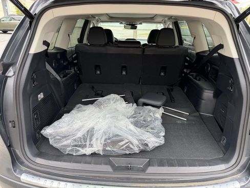 Used 2023 Subaru Ascent Limited w/ Technology Package AWD/4WD image 7