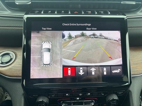 Used 2022 Jeep Grand Cherokee L Summit w/ Luxury Tech Group V image 27