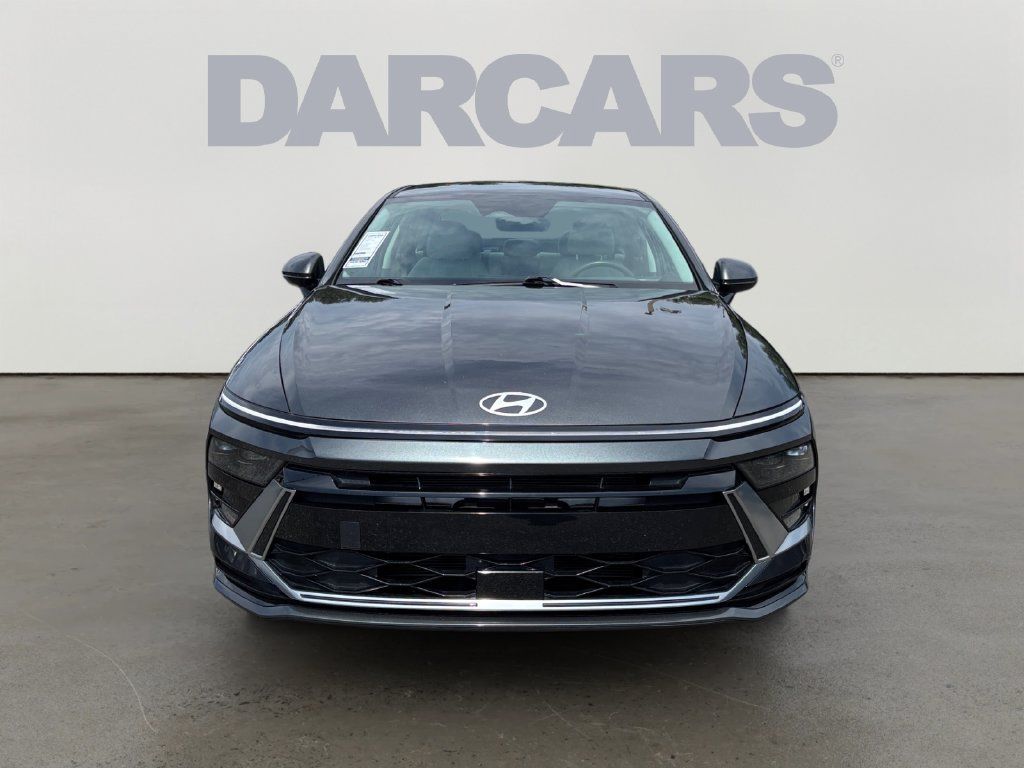 Used 2025 Hyundai Sonata SEL FWD image 2