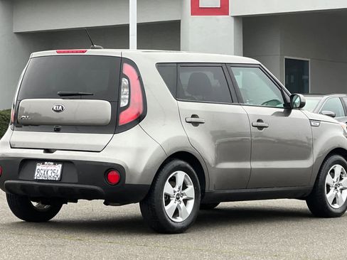 Used 2019 Kia Soul w/ Convenience Package image 2