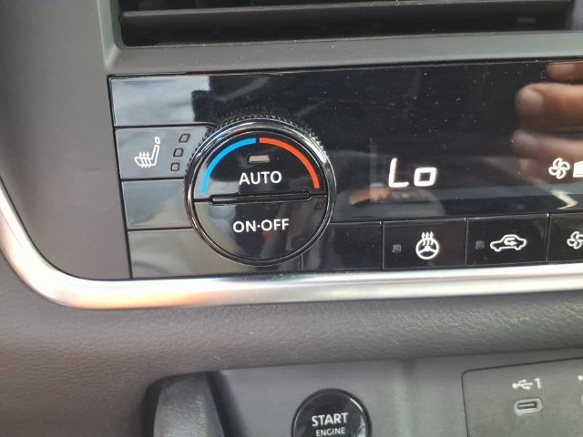 Used 2024 Nissan Rogue SV w/ SV Premium Package FWD image 7