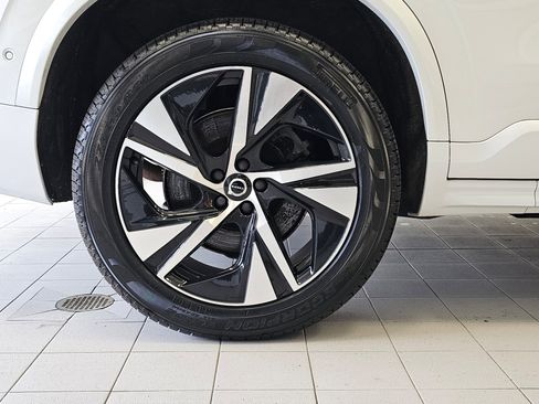 Certified 2022 Volvo XC90 T8 R-Design w/ Advanced Package image 4