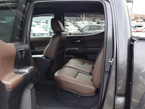Used 2018 Toyota Tacoma Limited image 25