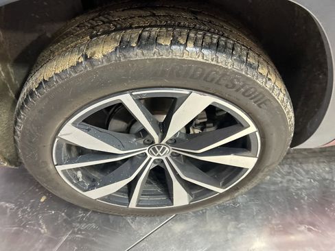 Used 2024 Volkswagen Atlas SEL Premium R-Line image 8