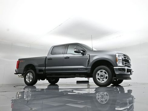 New 2026 Ford F250 XLT w/ FX4 Off-Road Package image 3