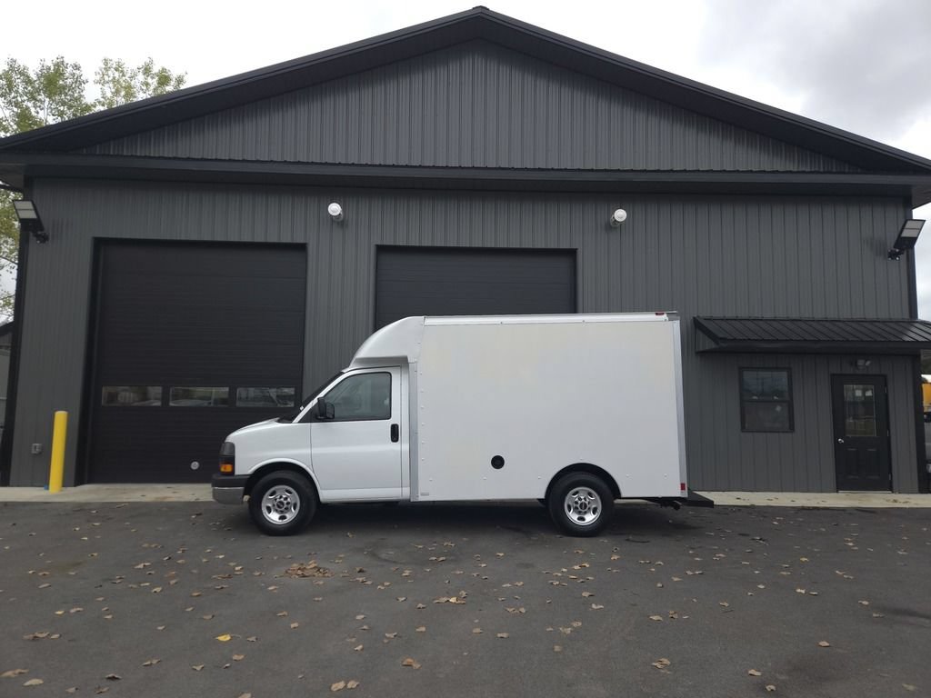 Used 2017 GMC Savana 3500 RWD image 19