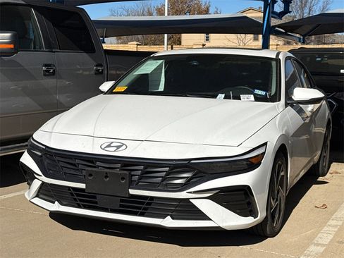 Used 2025 Hyundai Elantra Limited image 1