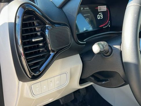 Used 2025 Kia Soul EX image 9