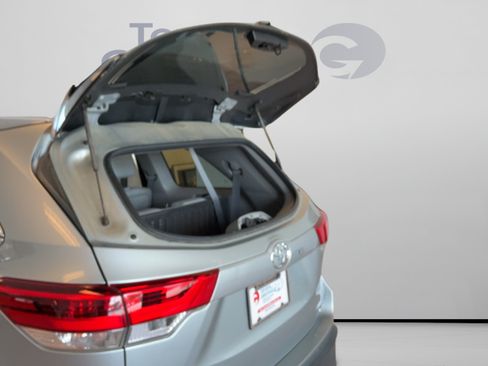Used 2019 Toyota Highlander Limited FWD image 56